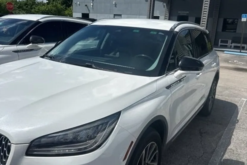 2021 Lincoln Corsair Standard photo 1