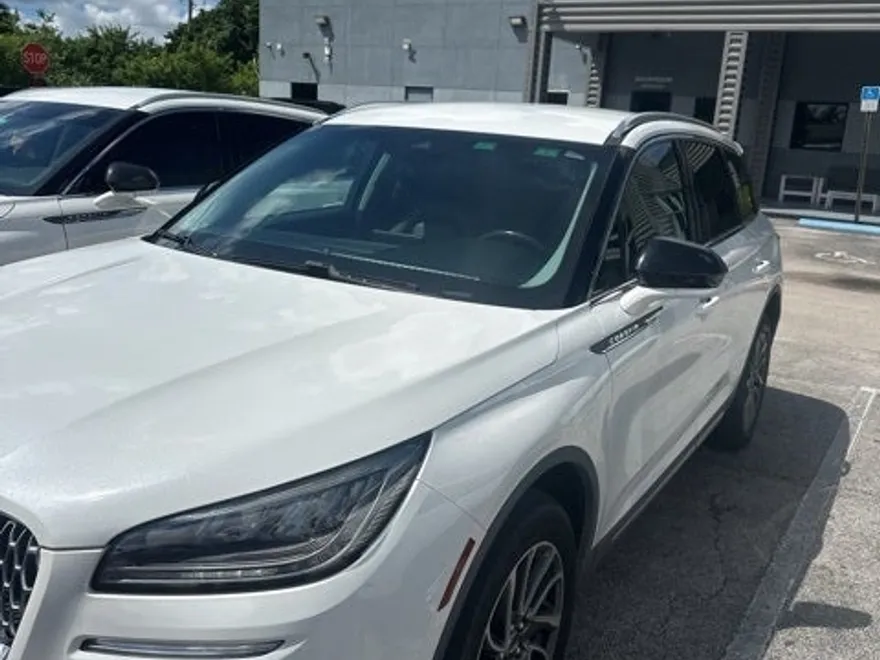 2021 Lincoln Corsair Standard photo 1