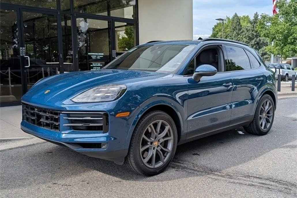 2024 Porsche Cayenne Base photo 1