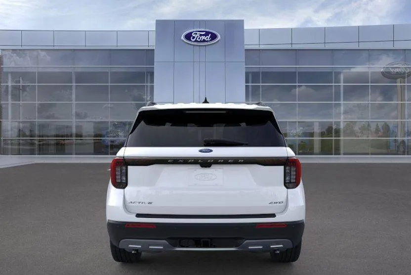 2025 Ford Explorer photo 1