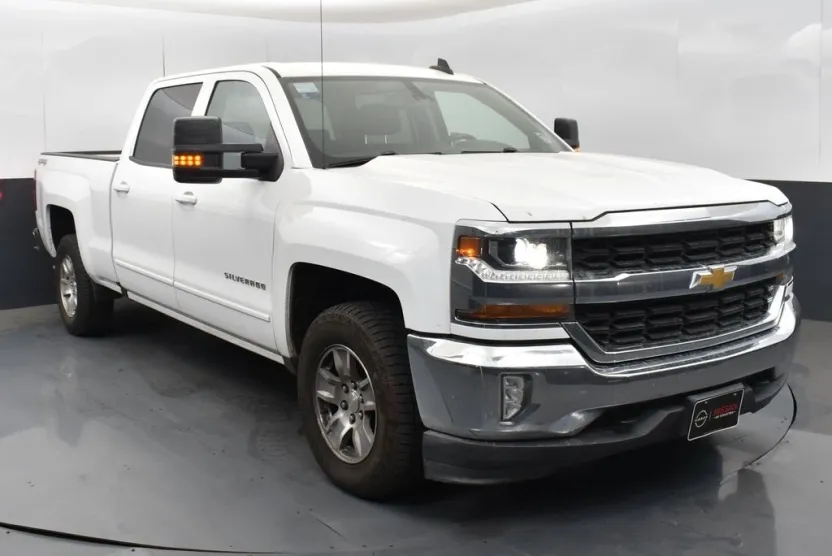 2018 Chevrolet Silverado 1500 LT photo 1