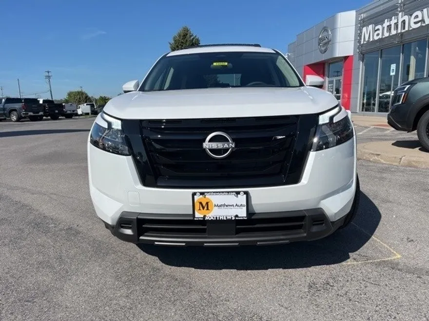 2025 Nissan Pathfinder SV photo 1