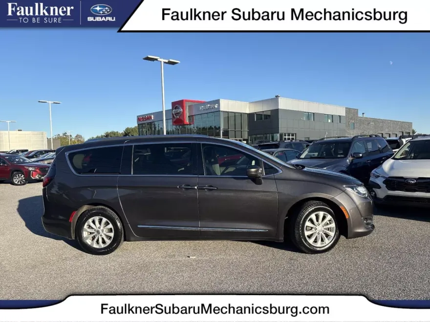 2018 Chrysler Pacifica Touring Plus photo 1