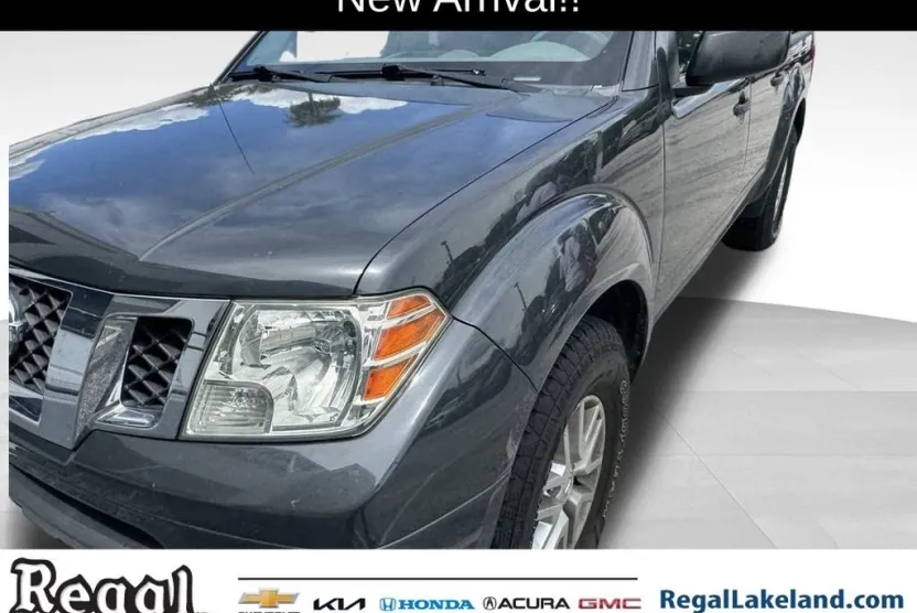 2015 Nissan Frontier SV photo 1