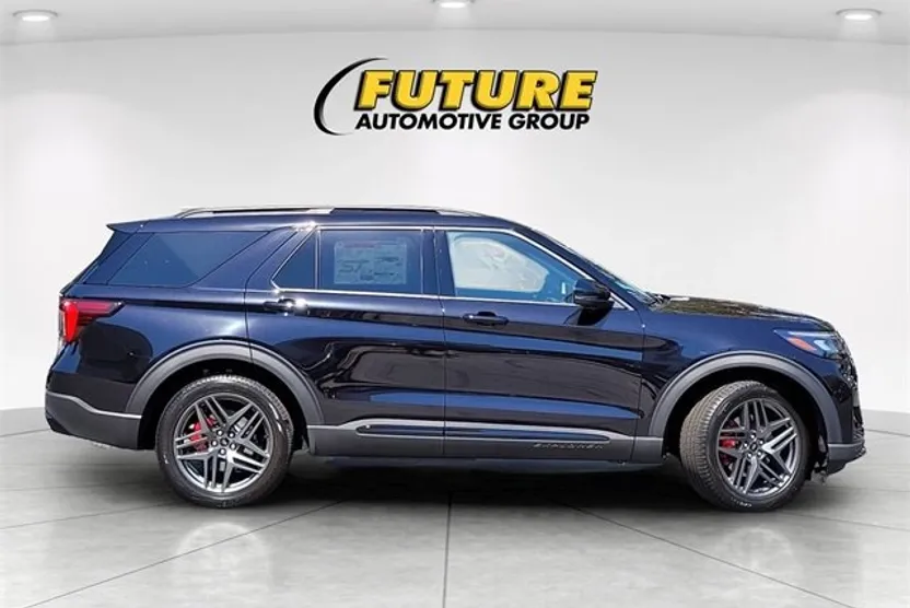 2025 Ford Explorer ST photo 1