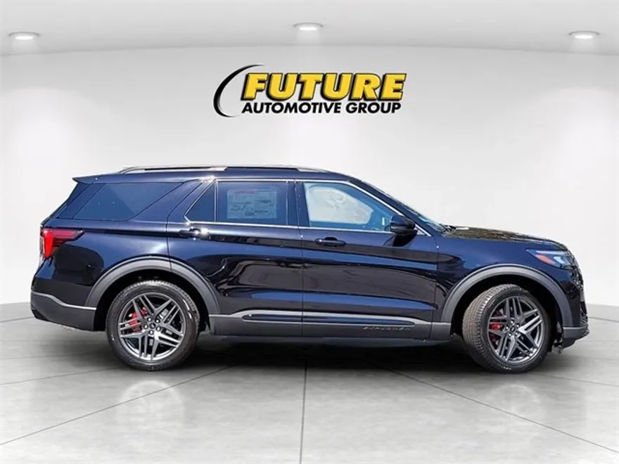 2025 Ford Explorer ST photo 1