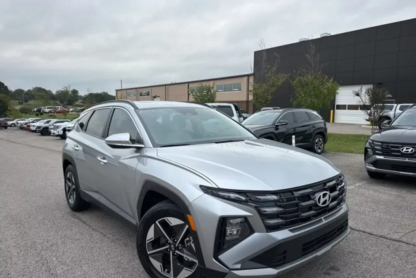 2025 Hyundai Tucson SEL Convenience photo 1