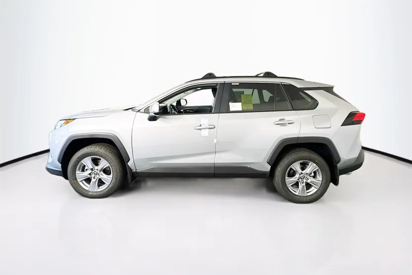 2025 Toyota RAV4 XLE photo 1
