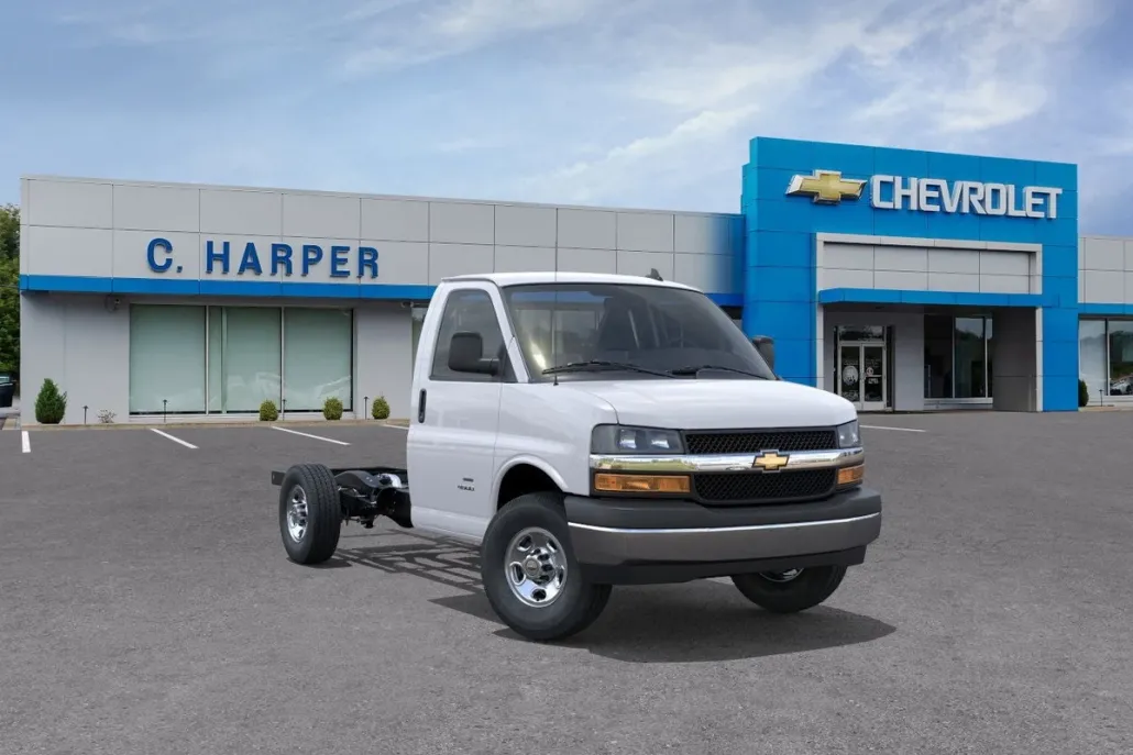 2025 Chevrolet Express Cutaway 3500 photo 1