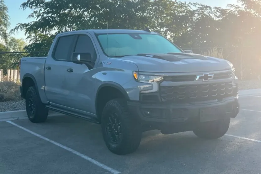 2025 Chevrolet Silverado 1500 ZR2 photo 1