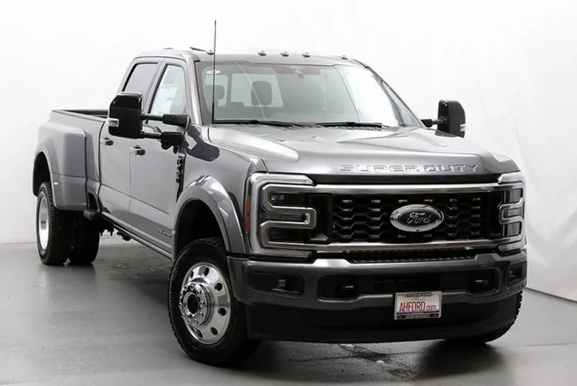 2026 Ford F-450 Platinum photo 1