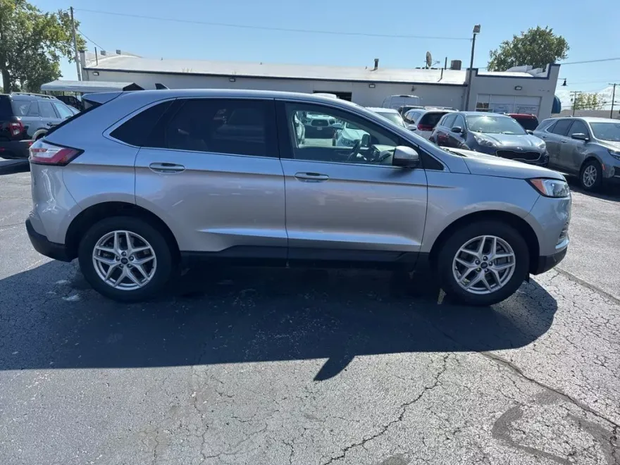 2022 Ford Edge SEL photo 1