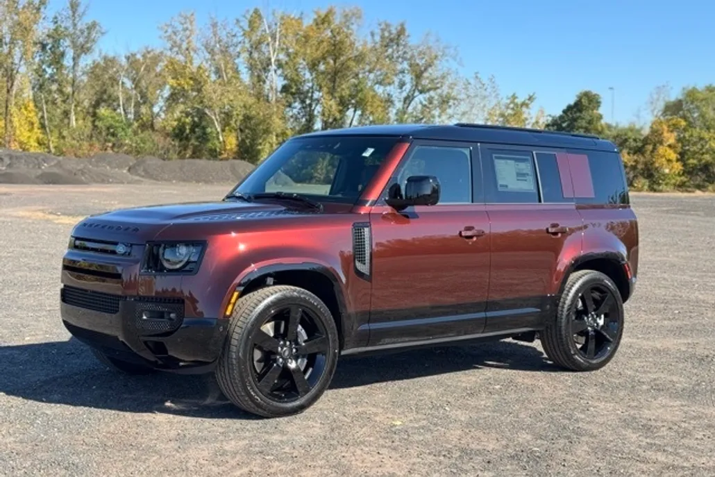 2025 Land Rover Defender 110 photo 1