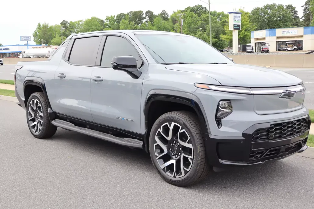 2025 Chevrolet Silverado EV RST photo 1