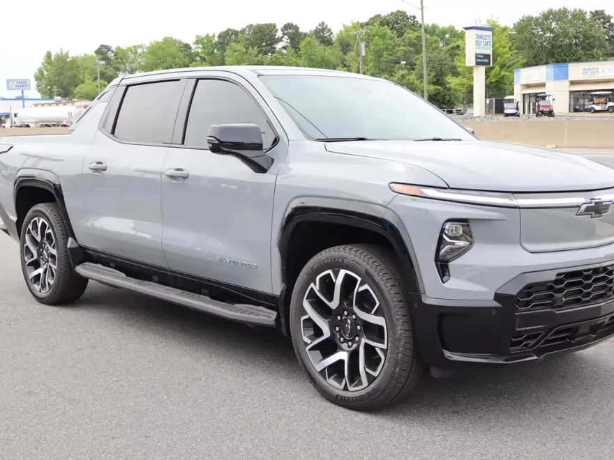 2025 Chevrolet Silverado EV RST photo 1