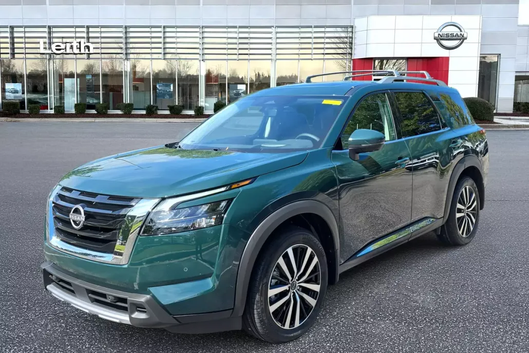 2025 Nissan Pathfinder Platinum photo 1