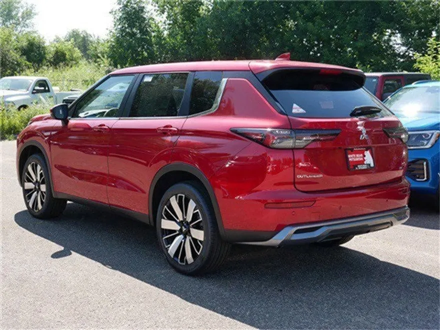 2025 Mitsubishi Outlander SE photo 1
