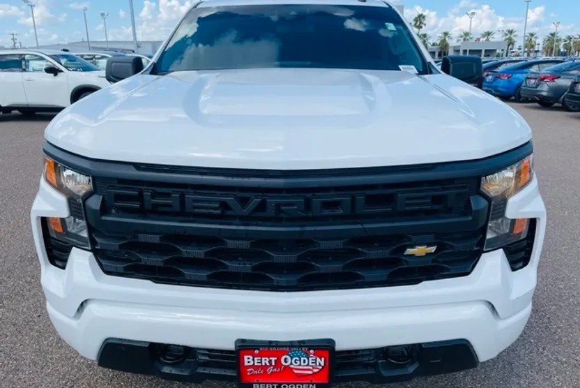 2023 Chevrolet Silverado 1500 Custom photo 1