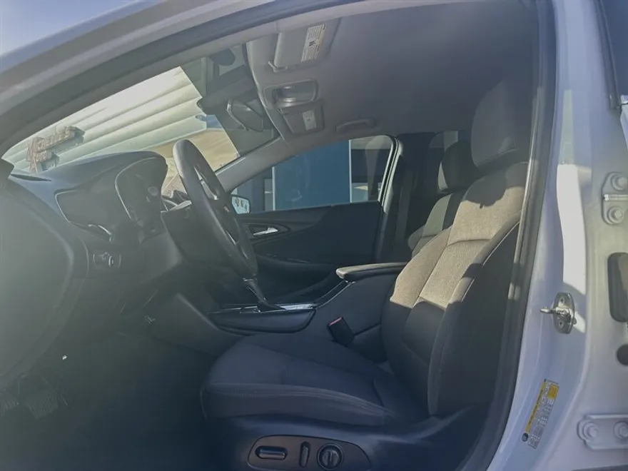 2018 Chevrolet Malibu photo 1