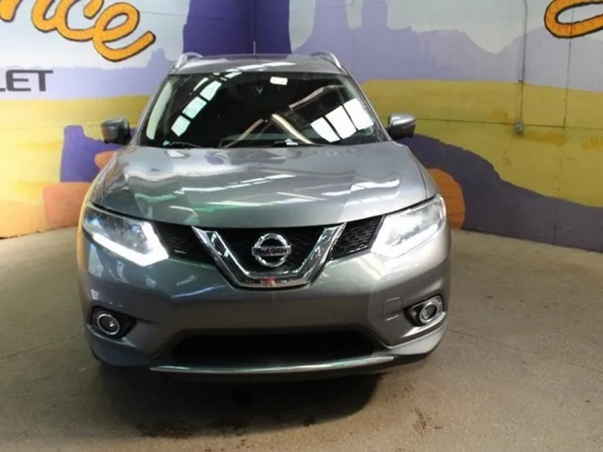 2016 Nissan Rogue SV photo 1