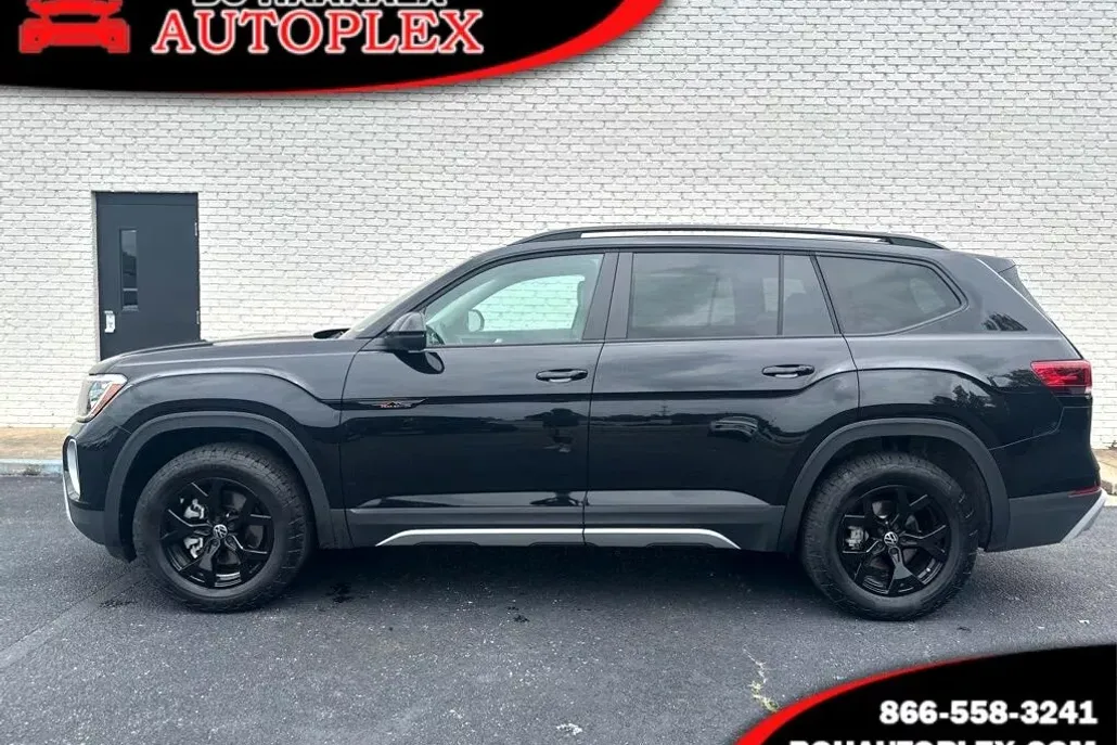 2024 Volkswagen Atlas Peak Edition SE Technology photo 1
