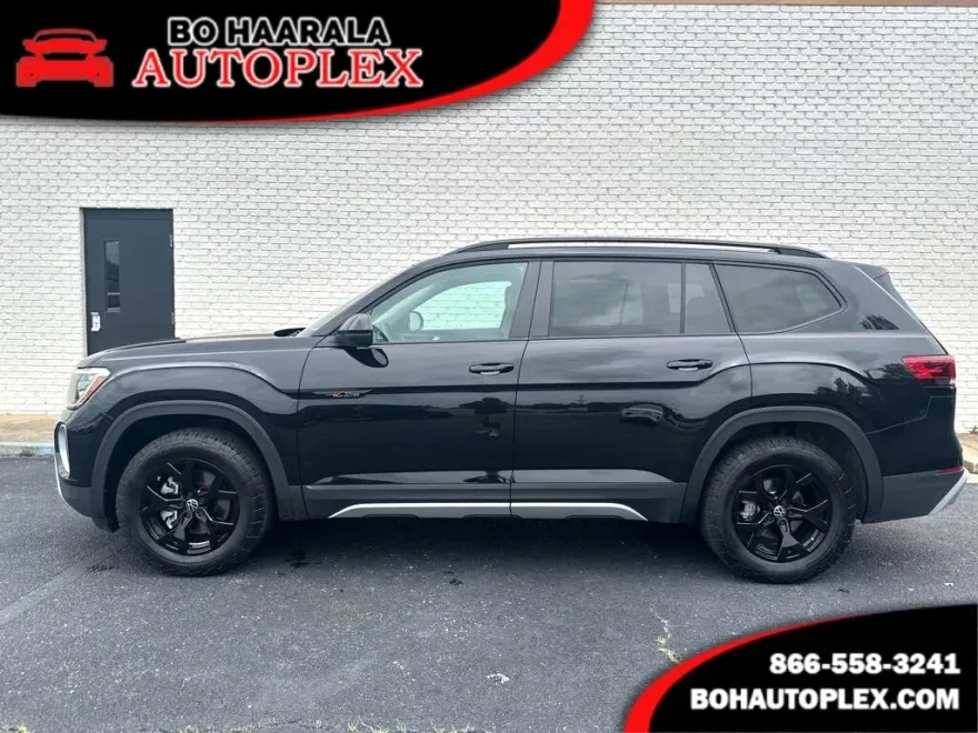 2024 Volkswagen Atlas Peak Edition SE Technology photo 1