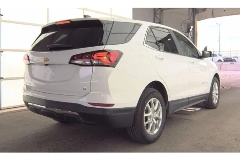 2024 Chevrolet Equinox LT photo 1