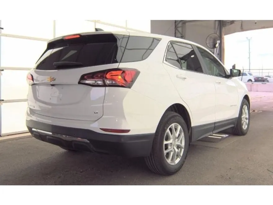 2024 Chevrolet Equinox LT photo 1