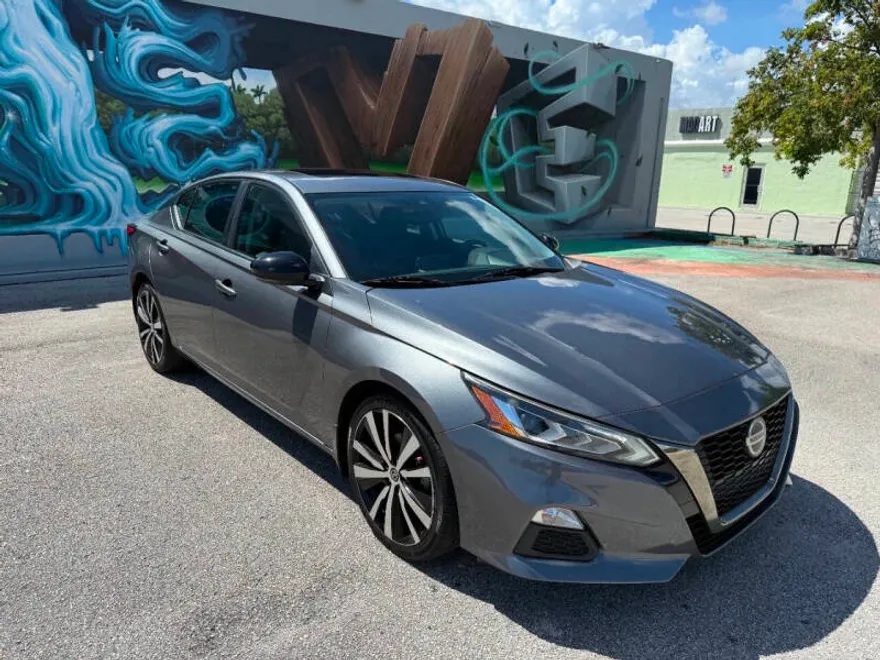 2021 Nissan Altima SR photo 1