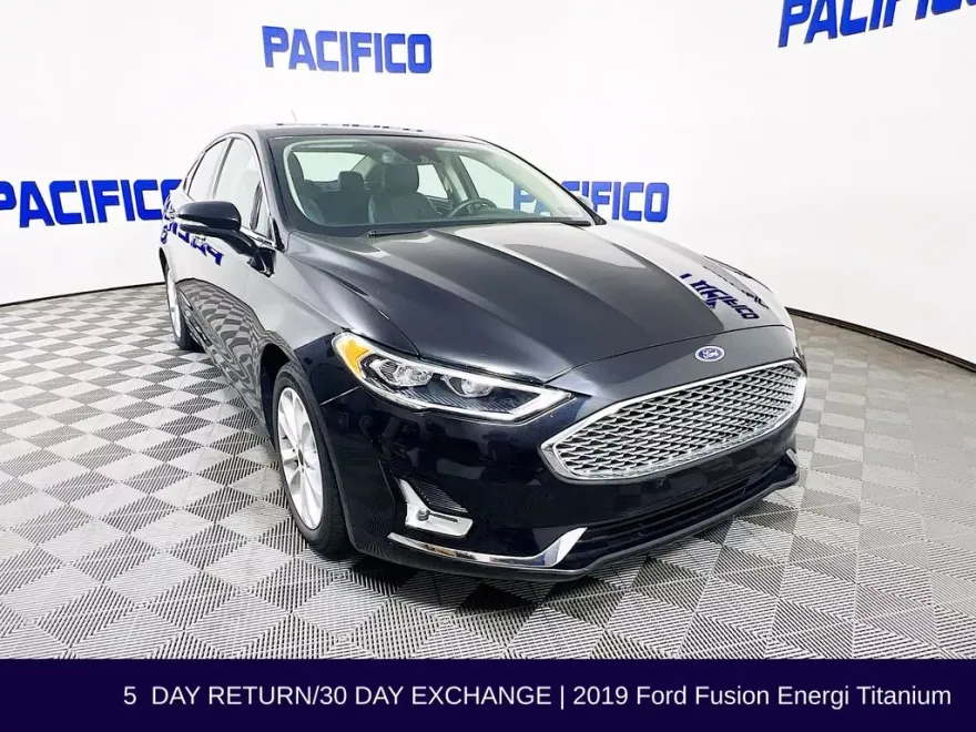 2019 Ford Fusion Energi Titanium photo 1