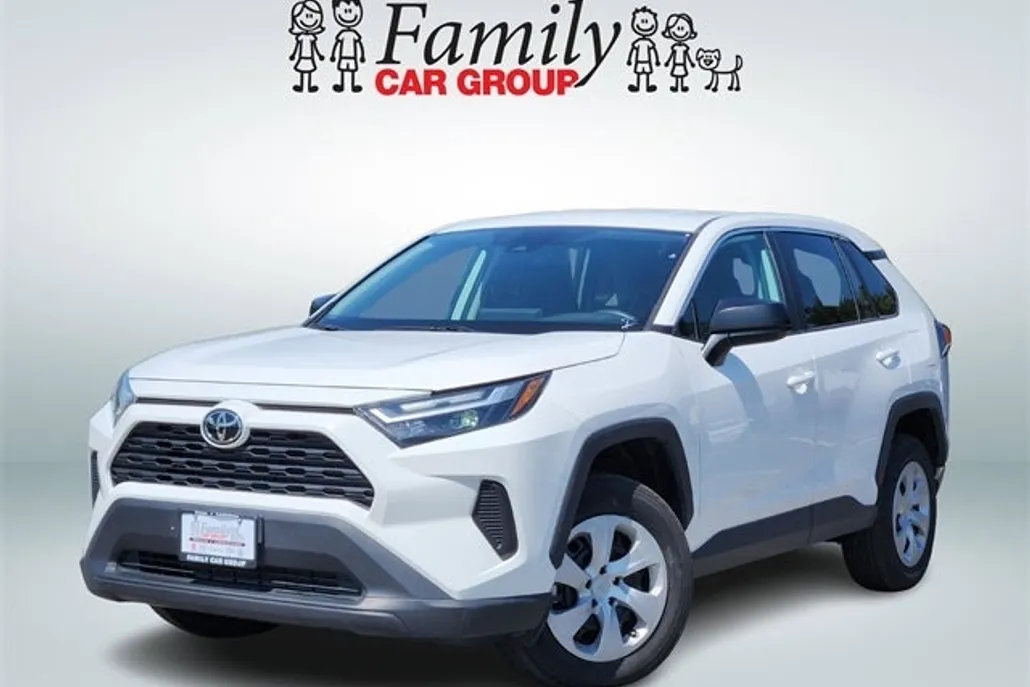 2024 Toyota RAV4 LE photo 1