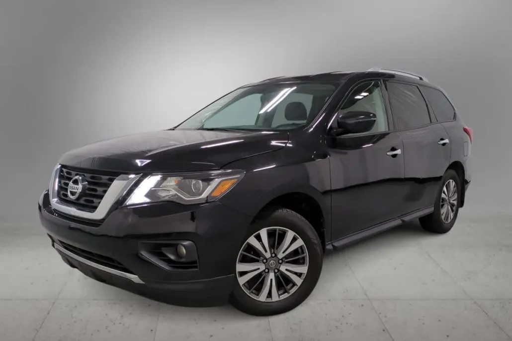 2017 Nissan Pathfinder Platinum photo 1