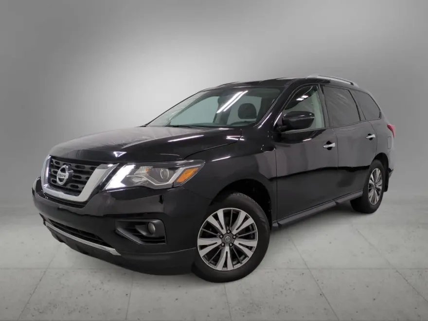 2017 Nissan Pathfinder Platinum photo 1