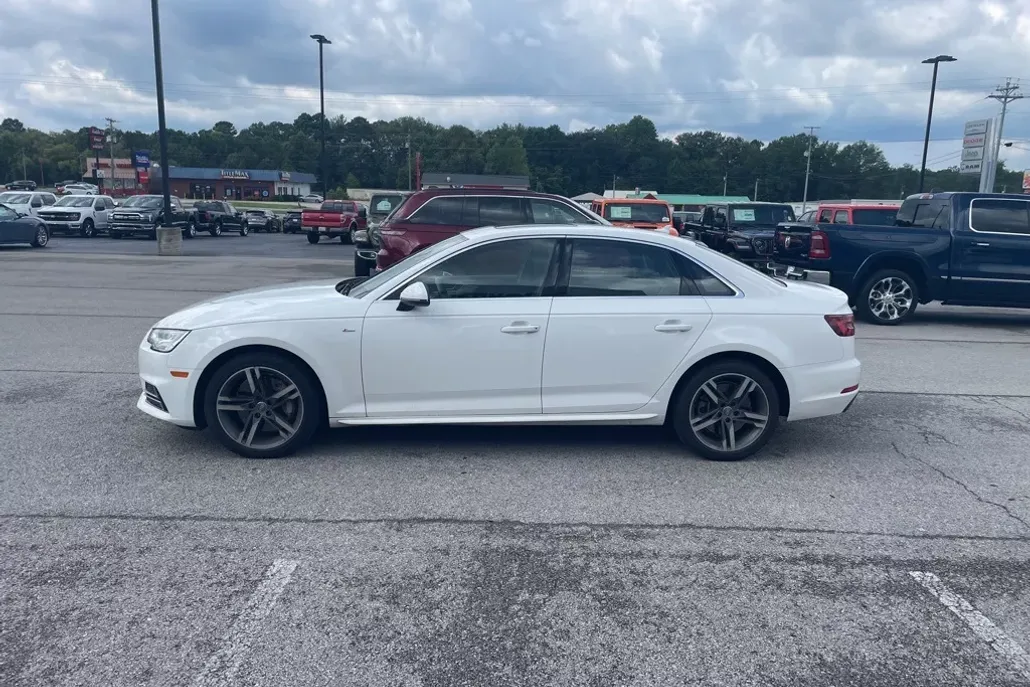 2018 Audi A4 2.0T Premium photo 1