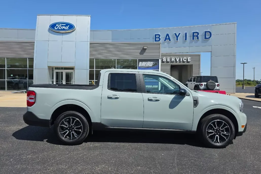 2024 Ford Maverick Lariat photo 1
