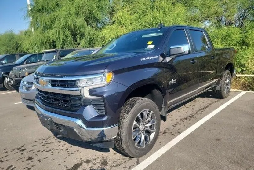 2023 Chevrolet Silverado 1500 LT photo 1