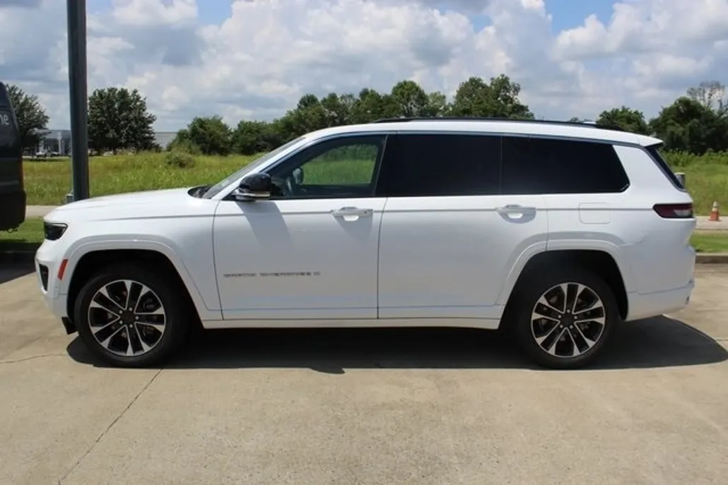 2021 Jeep Grand Cherokee Overland photo 1