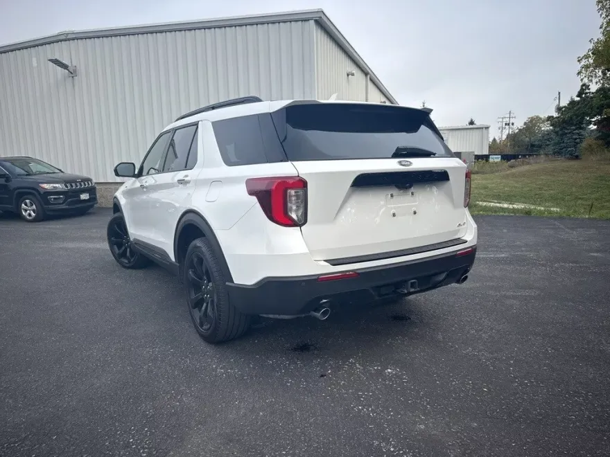 2022 Ford Explorer ST-Line photo 1