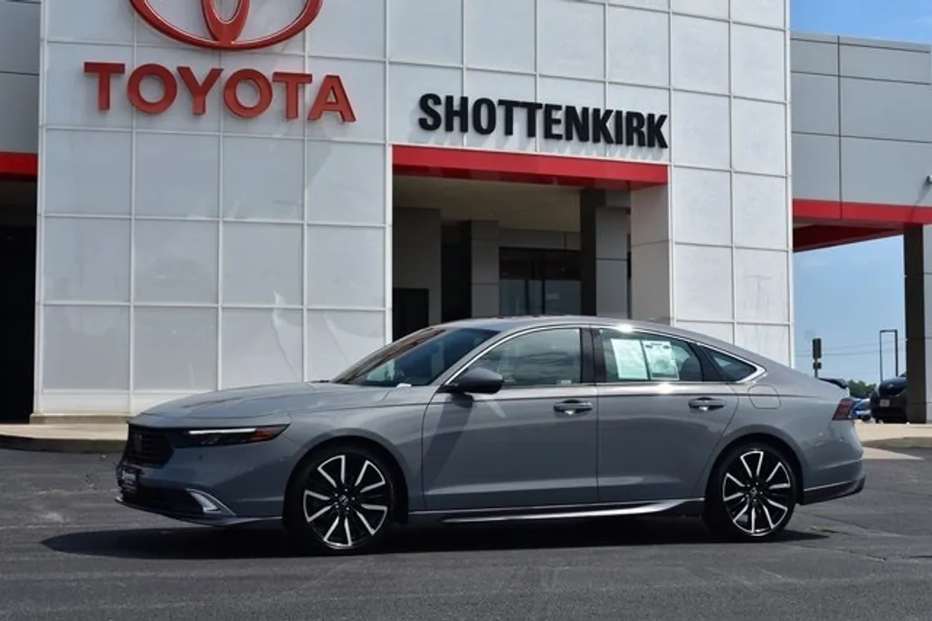 2023 Honda Accord Hybrid Touring photo 1