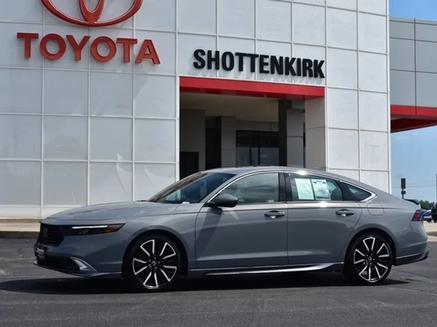 2023 Honda Accord Hybrid Touring photo 1