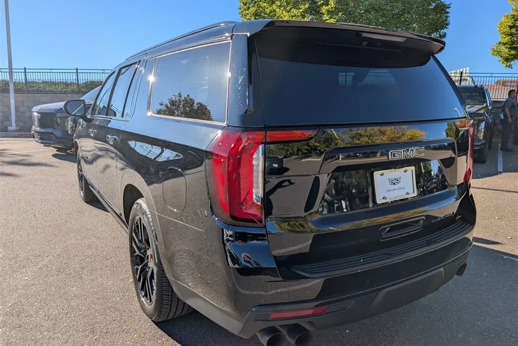 2023 Gmc Yukon XL Denali photo 1