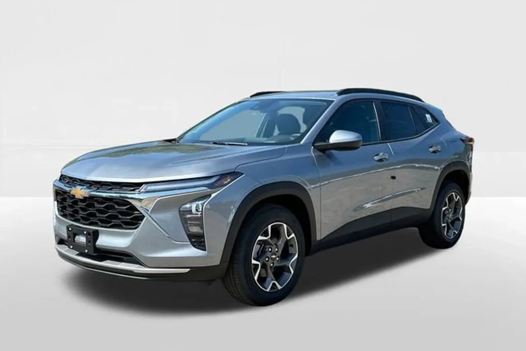 2025 Chevrolet Trax LT photo 1