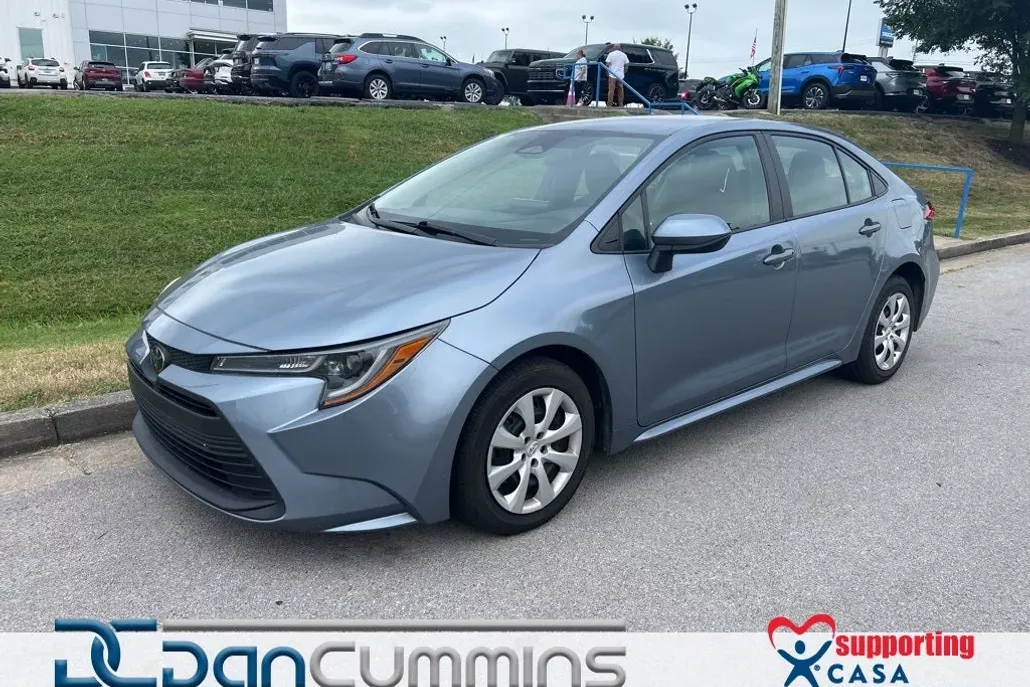 2023 Toyota Corolla LE photo 1