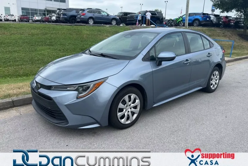 2023 Toyota Corolla LE photo 1