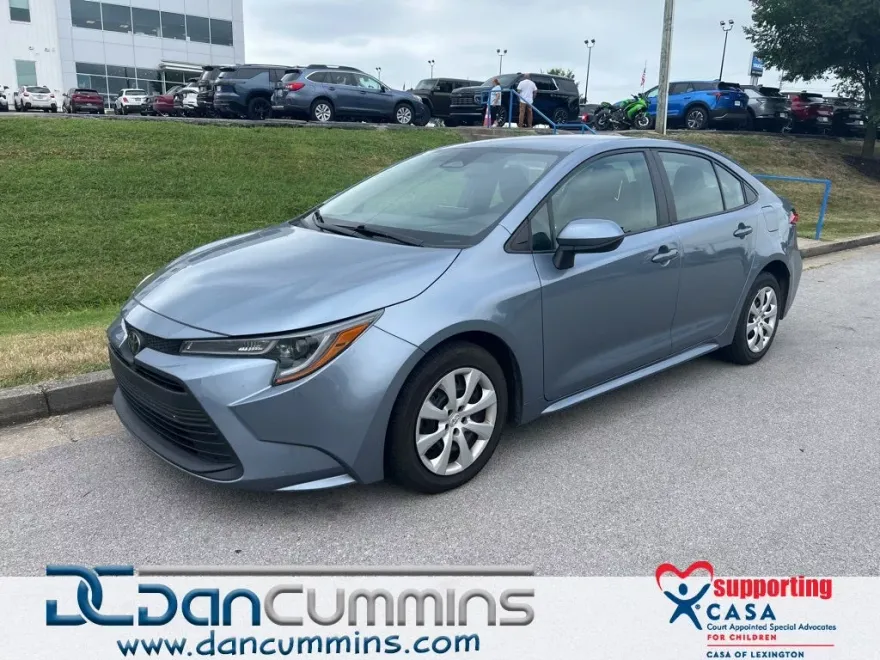 2023 Toyota Corolla LE photo 1