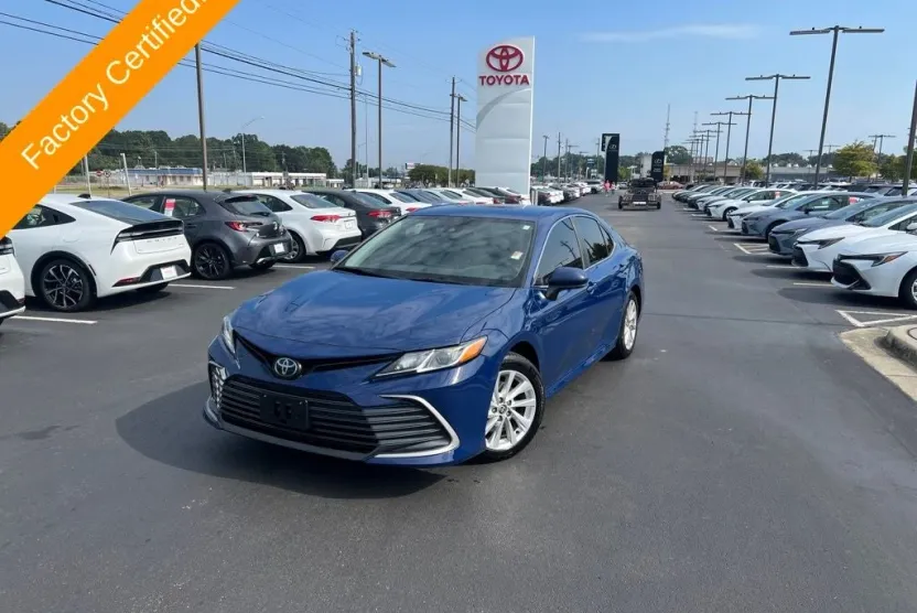 2023 Toyota Camry LE photo 1