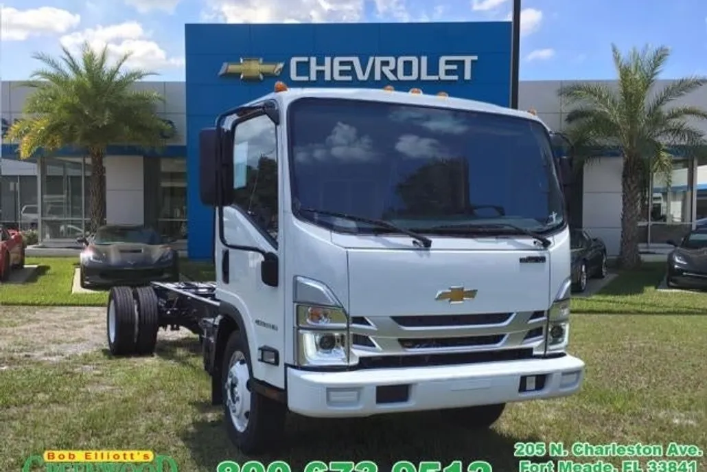 2025 Chevrolet Silverado 4500HD Base photo 1