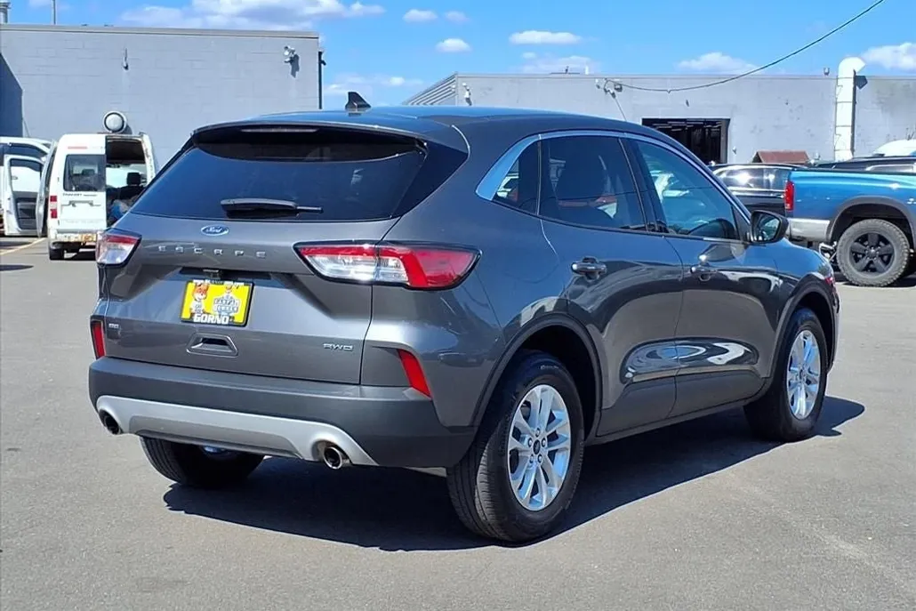 2022 Ford Escape SE photo 1