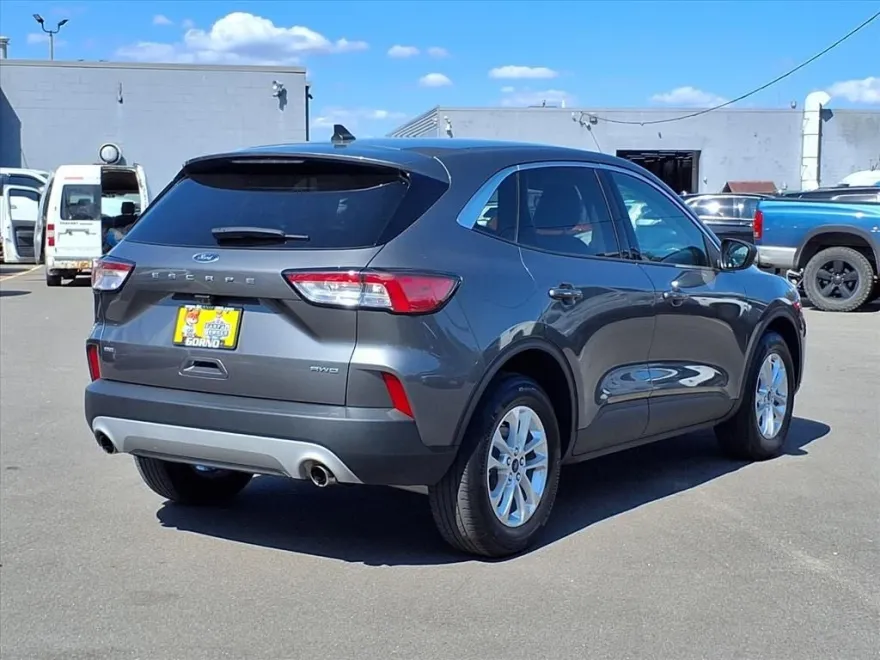 2022 Ford Escape SE photo 1