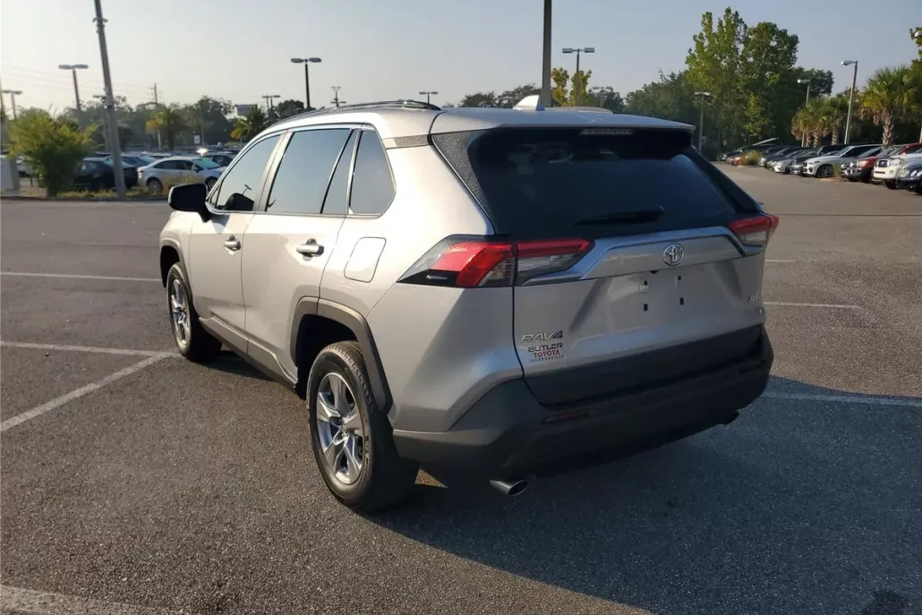 2024 Toyota RAV4 XLE photo 1